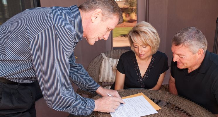 How Deceased Estates Lawyers Handle Wills and Estate Issues